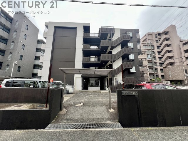 建物外観　宅配ボックス付きで不在でも安心です♪