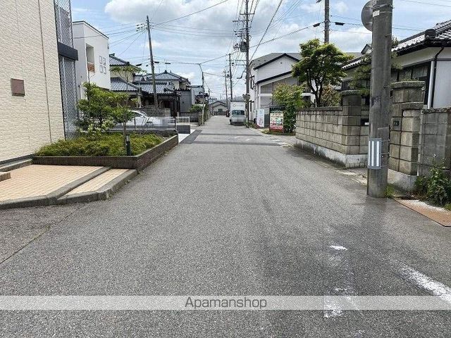 その他　前面道路（その他）まで0m