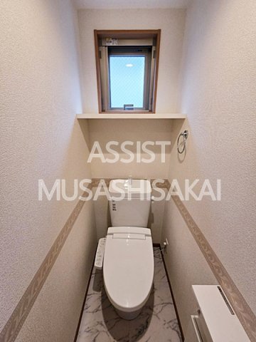 トイレ　写真：設備同仕様の別物件です