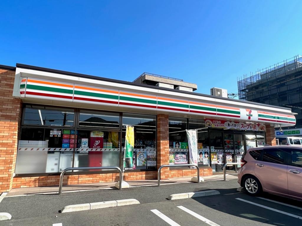 コンビニ　セブンイレブン 南浦和1丁目店（コンビニ）まで318m