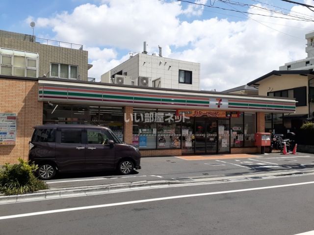 コンビニ　セブンイレブン東京医科大前店（コンビニ）まで17m