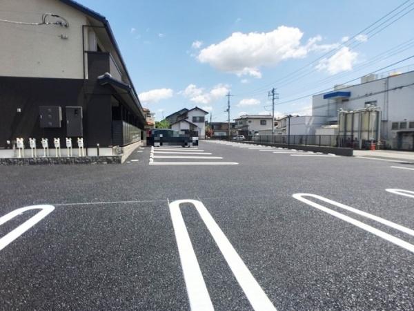 駐車場　嬉しい平置き駐車場です！２台付き。
