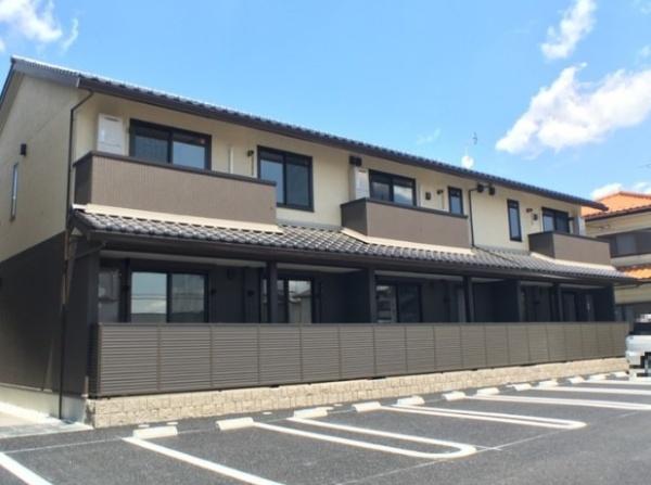 建物外観　軽量鉄骨２階建て