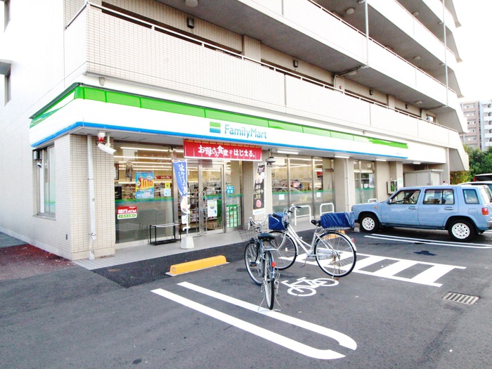 コンビニ　ファミリーマート植田南一丁目店（コンビニ）まで240m