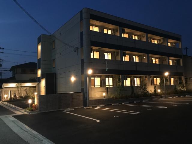 エントランス　外観写真（夜）
