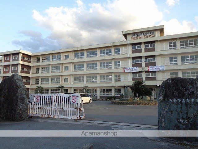 中学校　西条南中学校（中学校）まで594m