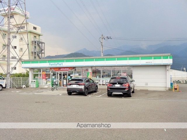 コンビニ　ファミリーマート　西条加茂川店（コンビニ）まで669m