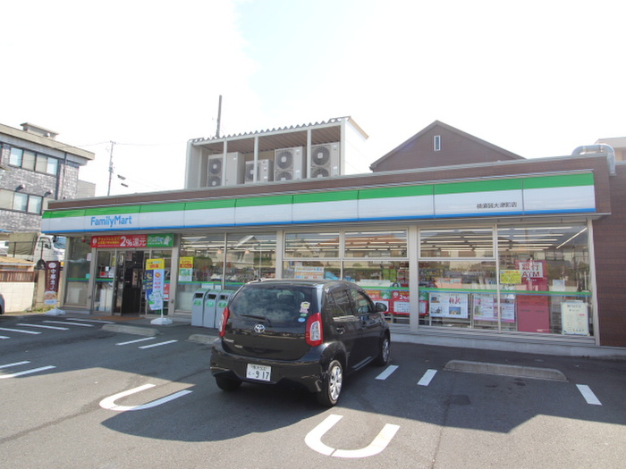 コンビニ　ファミリーマート 横須賀大津町店（コンビニ）まで250m