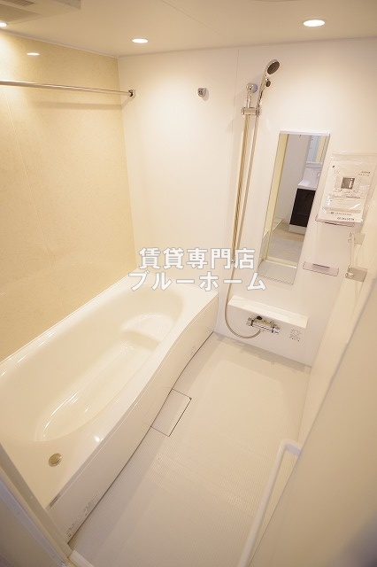バス・シャワールーム　お風呂は浴室乾燥機付き！