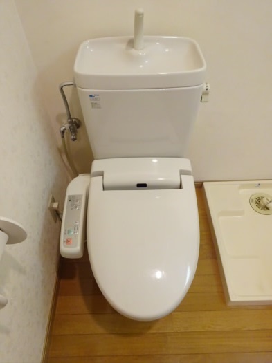 トイレ　別号室の参考写真となります