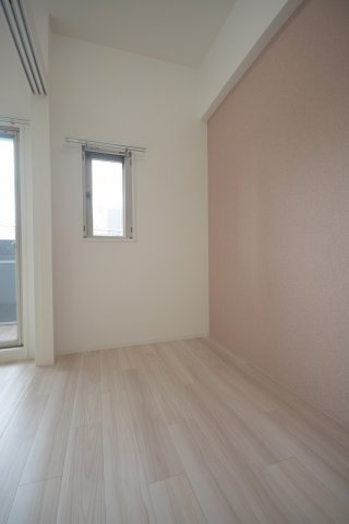 その他部屋・スペース　開放的な寝室です