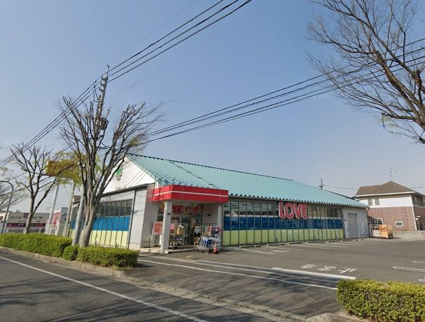 ドラックストア　くすりのラブ　東川原店（ドラッグストア）まで162m