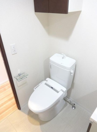トイレ　落ち着いた色調のトイレです