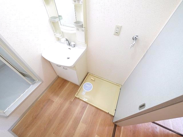 その他設備　洗濯機が室内に設置できて便利です