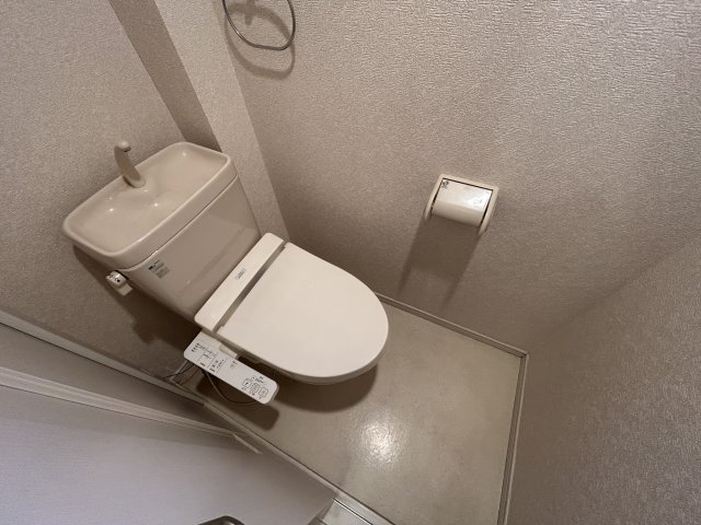 トイレ　別号室参考写真です。