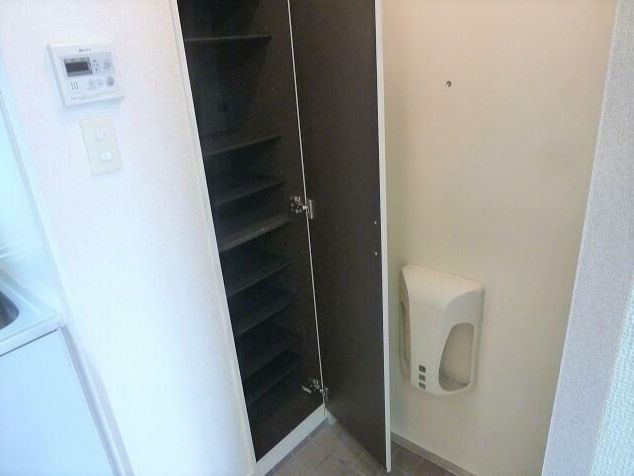 玄関　別号室参考写真です。