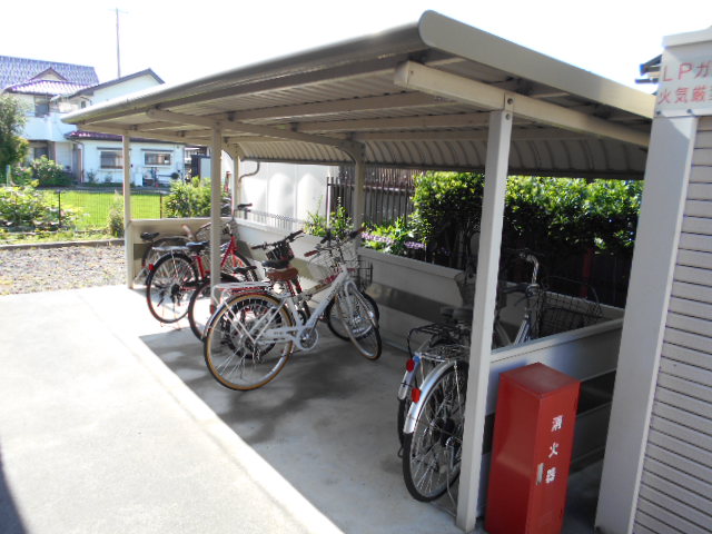駐車場　駐輪場（共用）完備