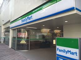 コンビニ　ファミリーマート札幌北6条西7丁目店（コンビニ）まで205m