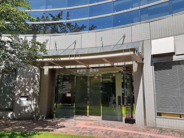 図書館　碧南市民図書館（図書館）まで180m