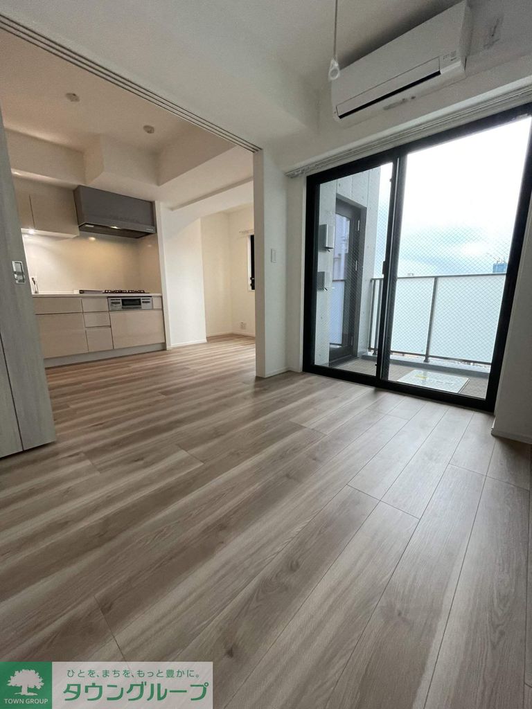 居室・リビング　※色目は奇数階の同じタイプ部屋の写真