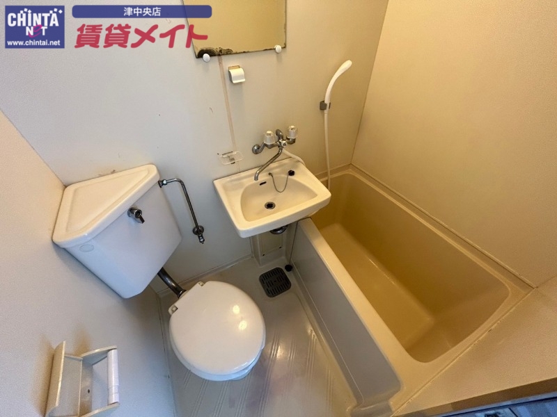 バス・シャワールーム　同物件別部屋写真