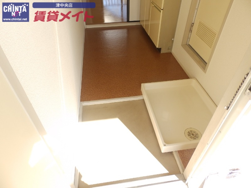 玄関　同物件別部屋写真