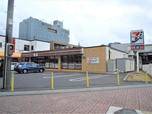 コンビニ　セブンイレブン吉川駅北口店（コンビニ）まで273m