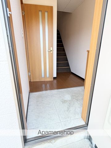 ＪＲ東海道本線 磐田駅 バス乗車時間：18分 最寄りバス停で下車 徒歩5分 2階建 築22年の玄関写真