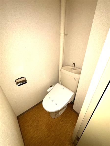 トイレ　温水便座付です！