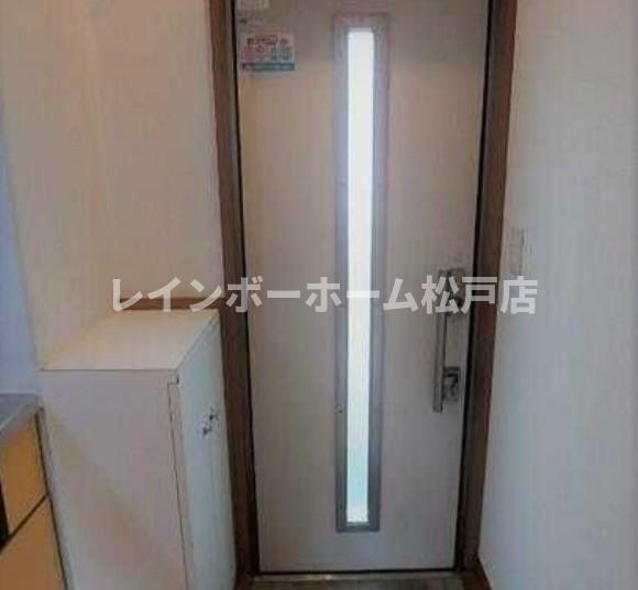 玄関　収納もある玄関です