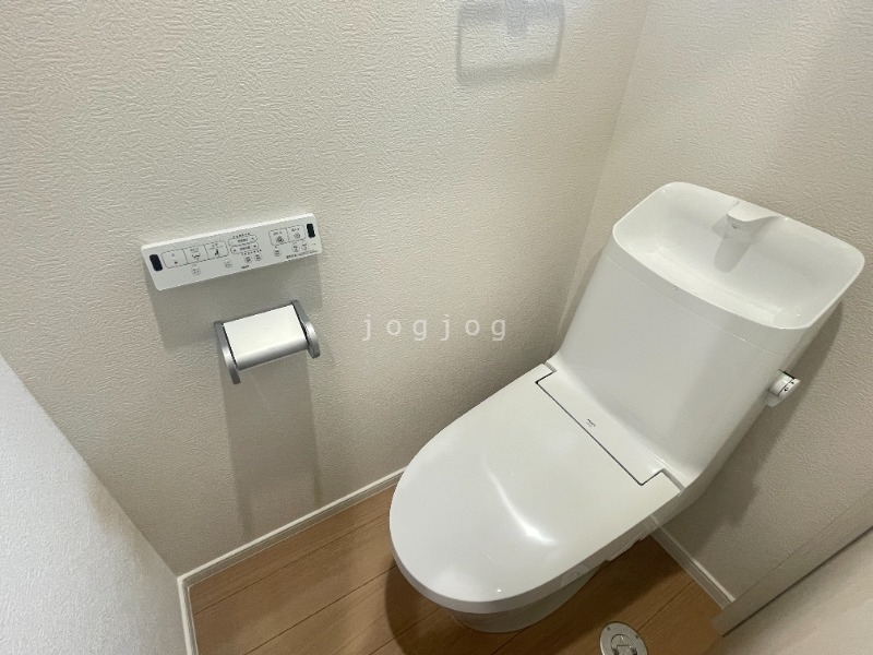 トイレ　窮屈感がなくリラックスのできるトイレです。