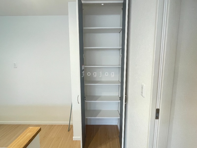 収納　キッチンの便利な収納付きです。