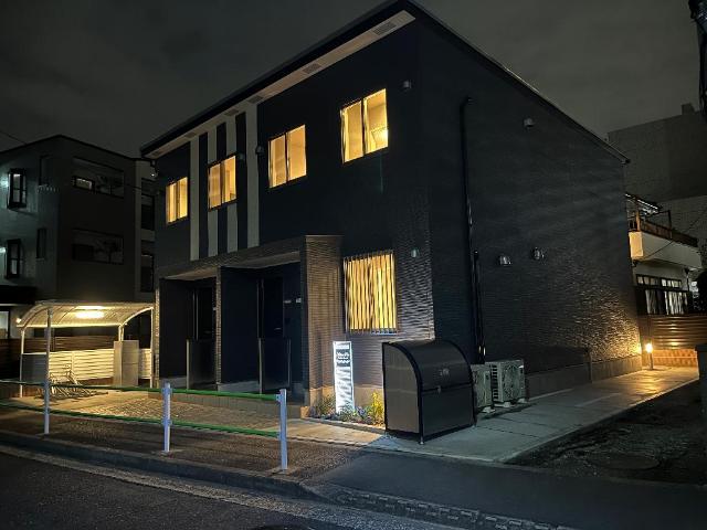 建物外観　外観写真（夜）