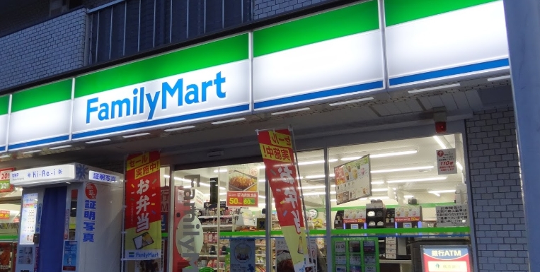 コンビニ　ファミリーマート 横浜宿町店（コンビニ）まで205m