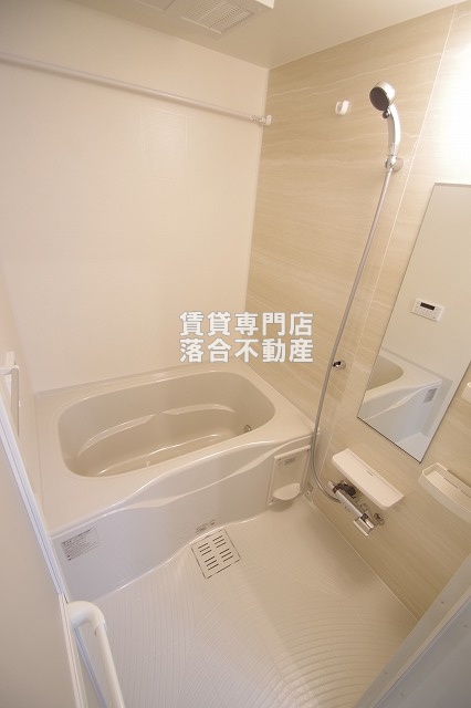 バス・シャワールーム　追い炊き機能、浴室乾燥機付き♪