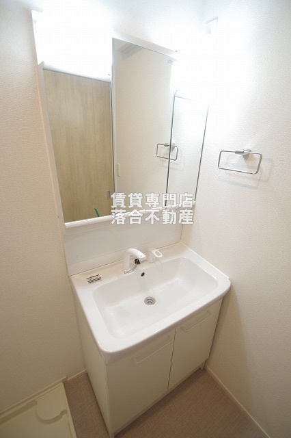 洗面設備　使いやすい独立洗面台♪