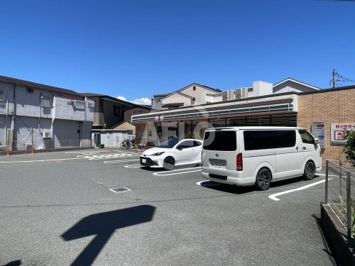 コンビニ　セブン-イレブン 大阪西三国3丁目店（コンビニ）まで300m