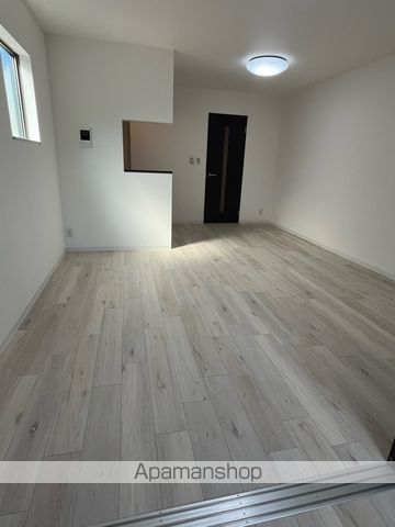 南海本線 石津川駅 徒歩21分 3階建 築3年の居間写真