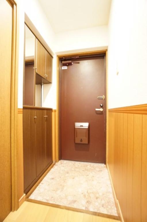 玄関　※同物件、同タイプの写真になります。