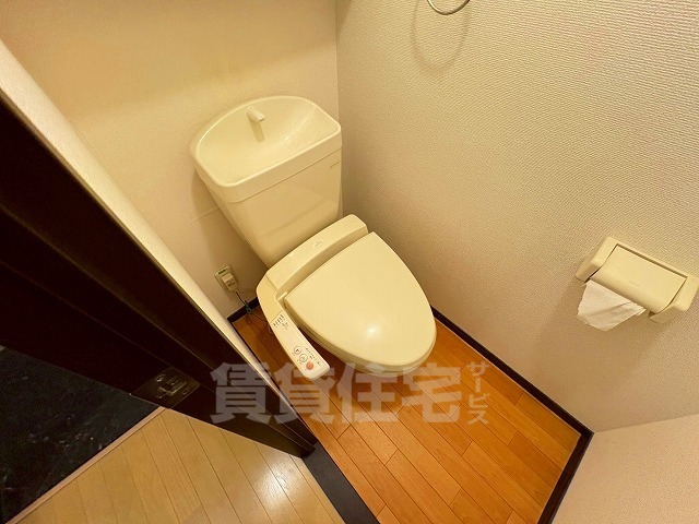 地下鉄千日前線 北巽駅 徒歩13分 3階建 築17年のトイレ写真