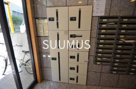 都営新宿線 新宿三丁目駅 徒歩4分 5階建 築53年の外観写真