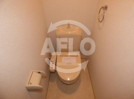 トイレ　セントラル南船場　温水暖房洗浄便座付