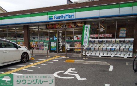 コンビニ　ファミリーマート江坂町二丁目店（コンビニ）まで270m