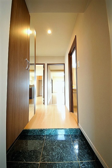 玄関　※写真は同タイプの別部屋です（以下同）※