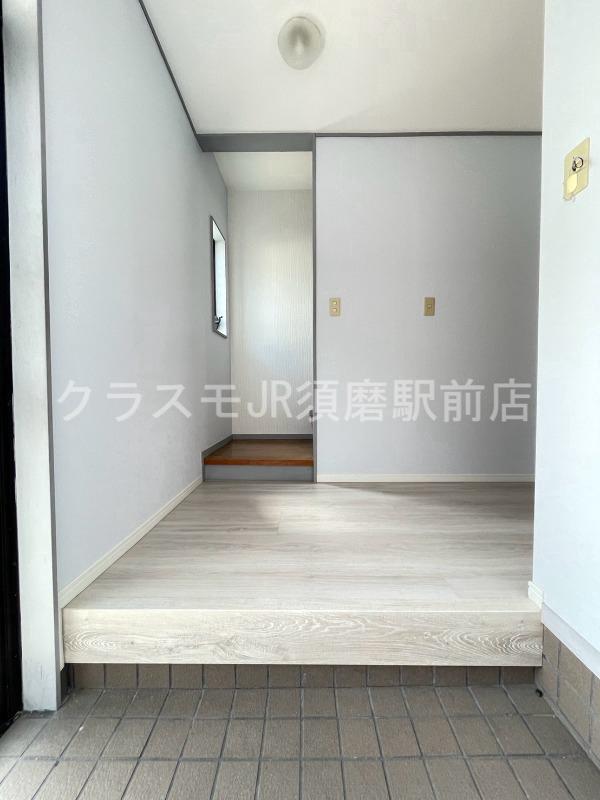 多聞台2丁目貸家の玄関写真