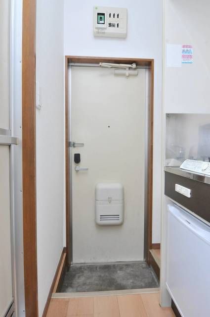 東武東上線 下赤塚駅 徒歩10分 2階建 築31年の玄関写真