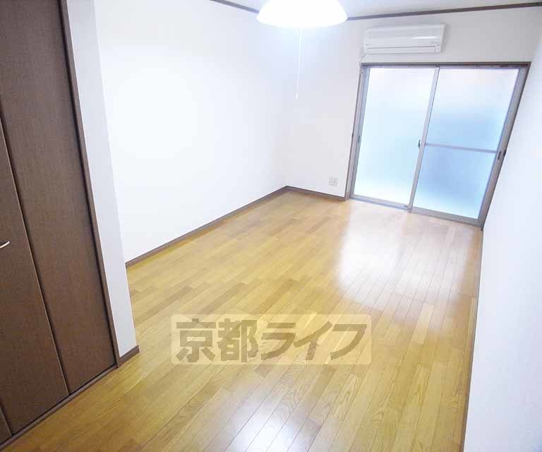 ＪＲ山陰本線 花園駅 徒歩10分 2階建 築21年の居間写真
