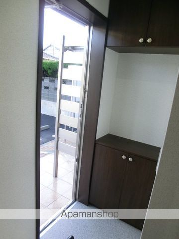 ＪＲ東海道本線 磐田駅 バス乗車時間：10分 最寄りバス停で下車 徒歩2分 2階建 築13年の玄関写真