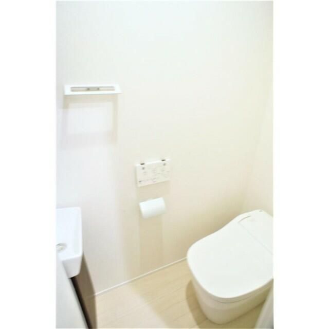 ＪＲ中央線 三鷹駅 徒歩5分 2階建 築11年のトイレ写真