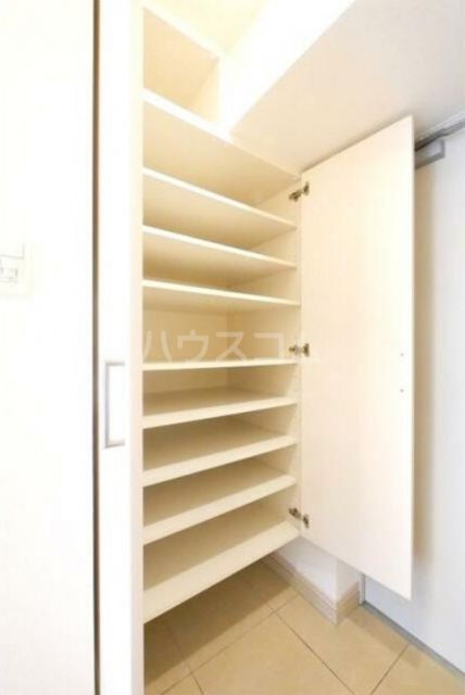 PREMIUM CUBE G 駒沢大学の玄関写真